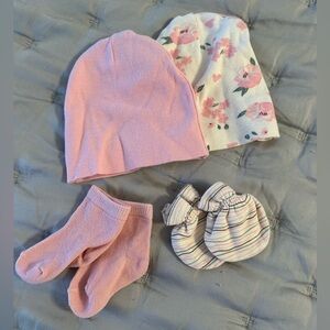 NWOT Newborn Baby Knit Beanies, Mitten, Socks Set - Kids Accessories
